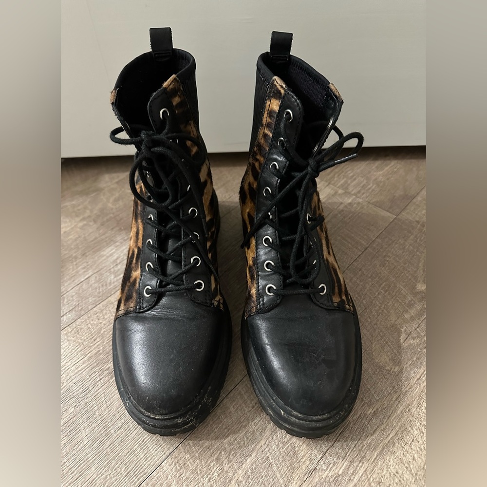 Vince camuto bestenda black/leopard combat boots size 7